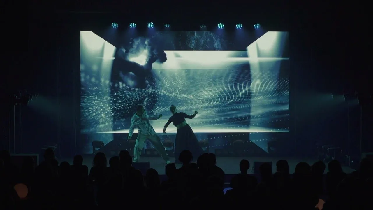 Valguses ja Varjus dance performance